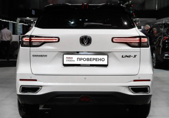 Подержанный автомобиль Changan UNI-S 2024 года (5 фото)