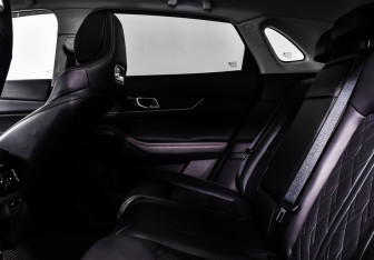 Подержанный автомобиль Changan UNI-K 2023 года (13 фото)