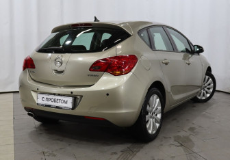 Подержанный автомобиль Opel Astra Hatchback 2011 года (4 фото)