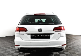 Подержанный автомобиль Volkswagen Golf Wagon 2017 года (4 фото)