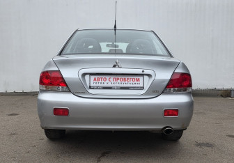 Подержанный автомобиль Mitsubishi Lancer Sedan 2009 года (6 фото)