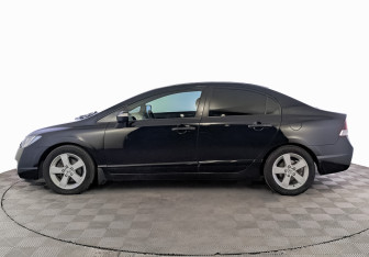Подержанный автомобиль Honda Civic Sedan 2008 года (8 фото)