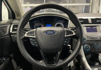 Подержанный автомобиль Ford Mondeo Sedan 2015 года (14 фото)