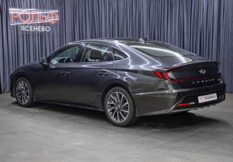 Подержанный автомобиль Hyundai Sonata 2021 года (7 фото)