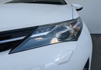 Подержанный автомобиль Toyota Auris Hatchback 2013 года (11 фото)