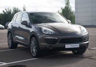 Подержанный автомобиль Porsche Cayenne 2013 года (3 фото)