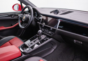 Подержанный автомобиль Porsche Macan 2023 года (10 фото)