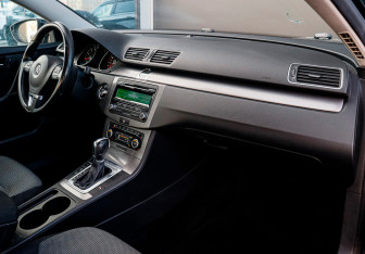 Подержанный автомобиль Volkswagen Passat Sedan 2011 года (9 фото)