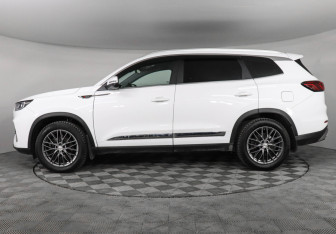 Подержанный автомобиль Chery Tiggo 8 Pro 2021 года (8 фото)