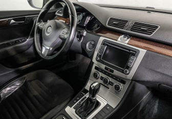 Подержанный автомобиль Volkswagen Passat Sedan 2012 года (9 фото)