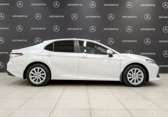 Подержанный автомобиль Toyota Camry Sedan 2021 года (4 фото)