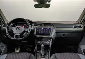 Подержанный автомобиль Volkswagen Tiguan 2019 года (14 фото)