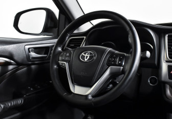 Подержанный автомобиль Toyota Highlander 2014 года (11 фото)