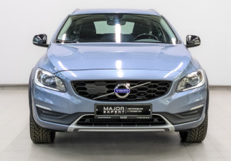 Подержанный автомобиль Volvo V60 Cross Country 2018 года (2 фото)