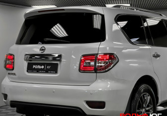 Подержанный автомобиль Nissan Patrol 2014 года (25 фото)