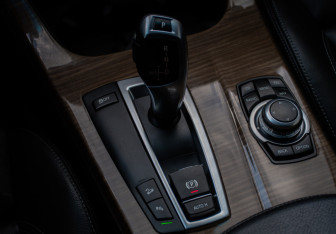 Подержанный автомобиль BMW X3 2010 года (15 фото)