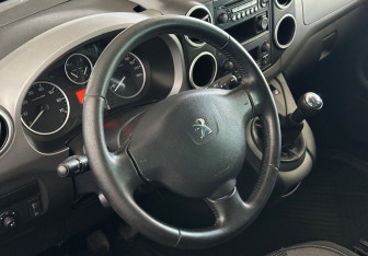 Подержанный автомобиль Peugeot Partner 2016 года (12 фото)