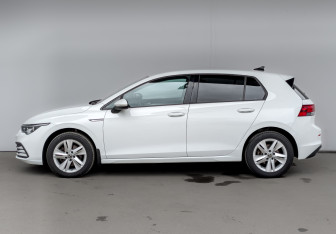 Подержанный автомобиль Volkswagen Golf Hatchback 2020 года (8 фото)
