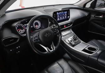Подержанный автомобиль Hyundai Santa Fe 2022 года (7 фото)