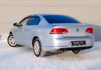 Подержанный автомобиль Volkswagen Passat Sedan 2012 года (7 фото)