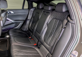 Подержанный автомобиль BMW X6 2020 года (12 фото)