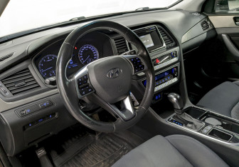 Подержанный автомобиль Hyundai Sonata 2019 года (13 фото)