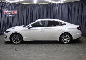 Подержанный автомобиль Hyundai Sonata 2021 года (8 фото)