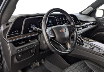 Подержанный автомобиль Cadillac Escalade Suv 2022 года (15 фото)