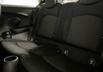 Подержанный автомобиль MINI Hatch 2015 года (10 фото)