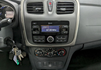 Подержанный автомобиль Renault Logan Sedan 2019 года (22 фото)