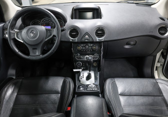 Подержанный автомобиль Renault Koleos 2013 года (14 фото)