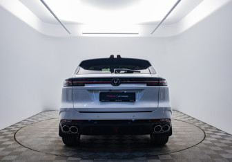 Подержанный автомобиль Changan UNI-K 2023 года (4 фото)