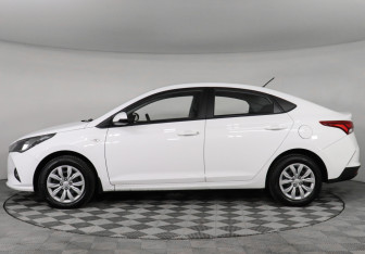 Подержанный автомобиль Hyundai Solaris Sedan 2021 года (8 фото)