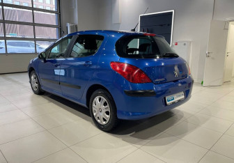 Подержанный автомобиль Peugeot 308 Hatchback 2010 года (6 фото)
