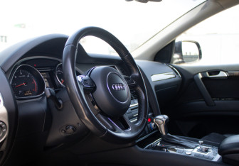 Подержанный автомобиль Audi Q7 2014 года (14 фото)
