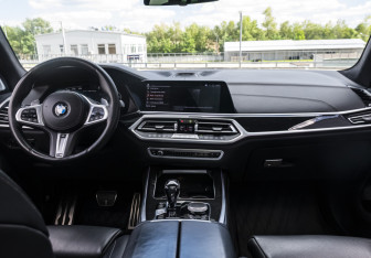 Подержанный автомобиль BMW X7 2019 года (13 фото)
