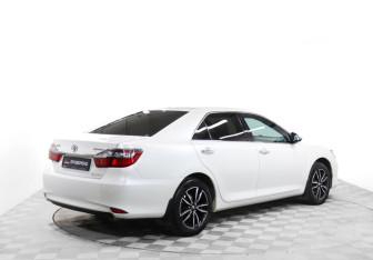 Подержанный автомобиль Toyota Camry Sedan 2017 года (5 фото)