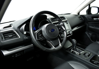 Подержанный автомобиль Subaru Legacy Sedan 2019 года (13 фото)