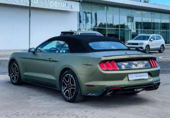 Подержанный автомобиль Ford Mustang Convertible 2018 года (7 фото)