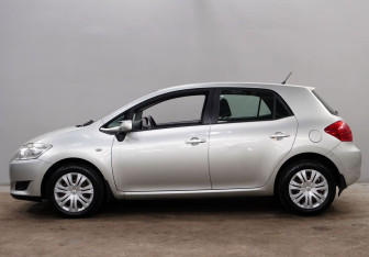 Подержанный автомобиль Toyota Auris Hatchback 2008 года (4 фото)