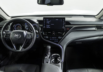 Подержанный автомобиль Toyota Camry Sedan 2021 года (12 фото)