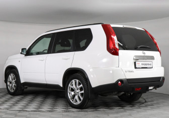Подержанный автомобиль Nissan X-Trail 2011 года (7 фото)
