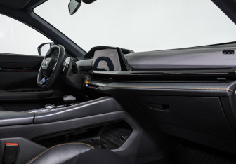 Подержанный автомобиль Changan UNI-V 2023 года (14 фото)