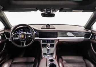 Подержанный автомобиль Porsche Panamera Wagon 2017 года (27 фото)
