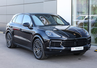 Подержанный автомобиль Porsche Cayenne 2021 года (3 фото)