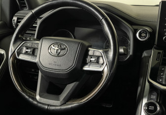 Подержанный автомобиль Toyota Land Cruiser Suv 2021 года (14 фото)