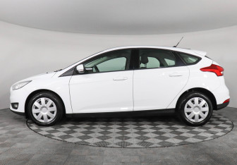 Подержанный автомобиль Ford Focus Hatchback 2018 года (8 фото)
