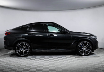 Подержанный автомобиль BMW X6 2025 года (4 фото)