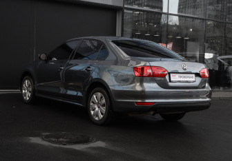 Подержанный автомобиль Volkswagen Jetta Sedan 2012 года (7 фото)