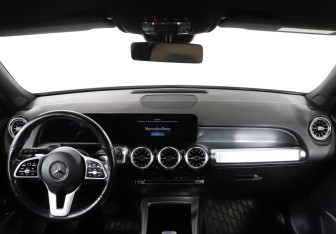 Подержанный автомобиль Mercedes-Benz GLB 2021 года (12 фото)